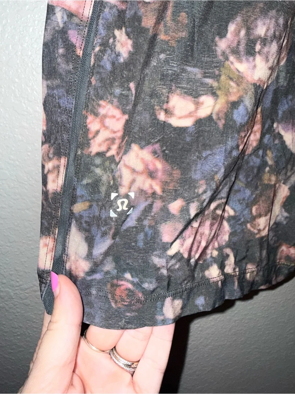 Lululemon Men’s Pace Breaker Shorts 9” Size M Frosted Rose Multi Breathable
